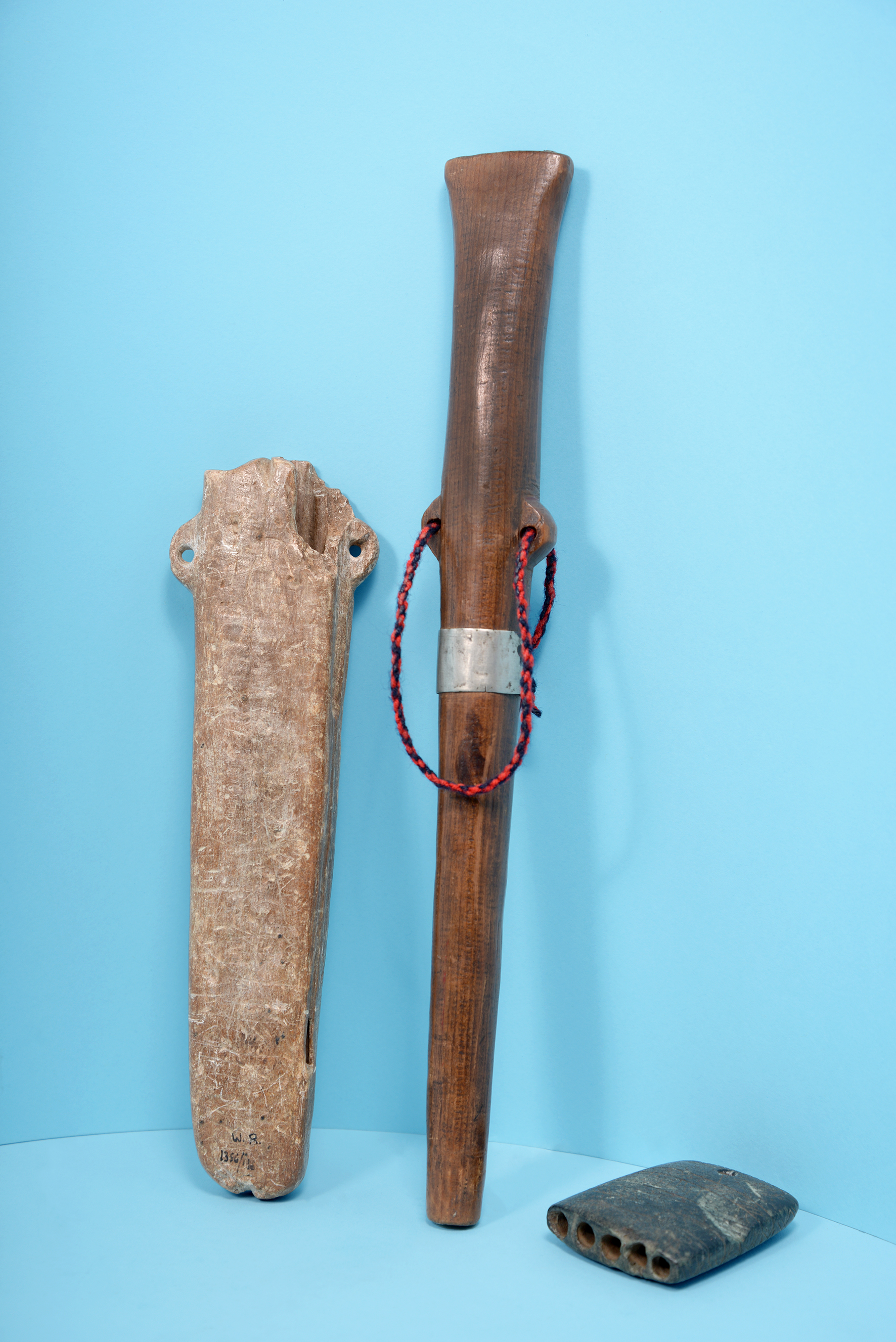Silbatos. Artista desconocido. Pifüllka, Tampul, Piloilo. Mapuche. MCHAP 1356 + 1359 + 1724